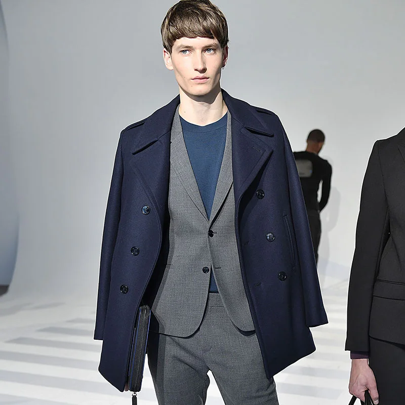 Férfi kabát Milánó városában, a divat, téli új termék ifjúsági rövid rövid Brit kettős sorban egyszerű gyapjú kabát