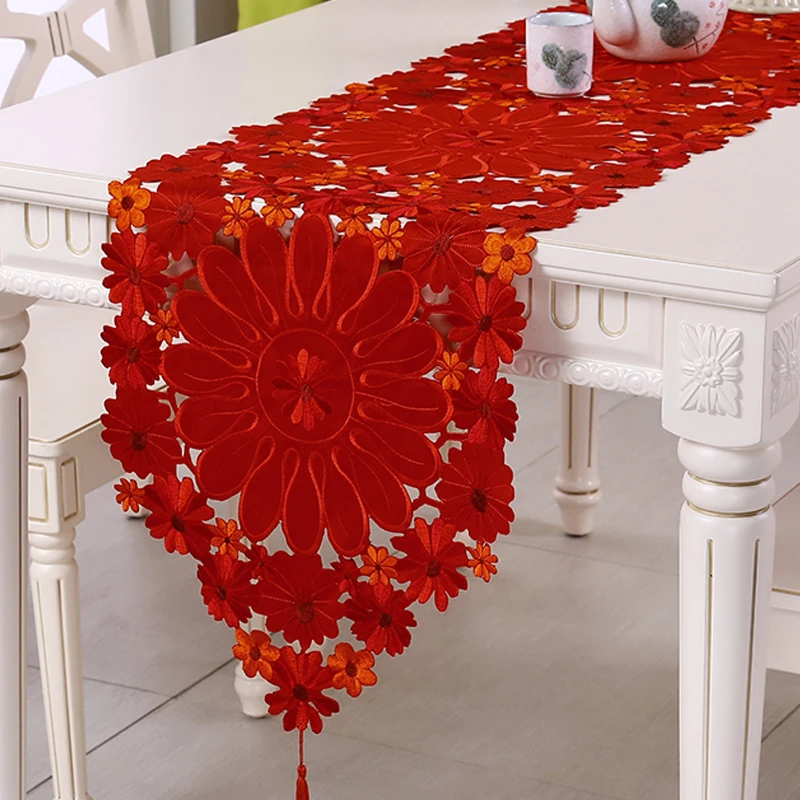 Karácsonyi Hímzett Asztali Futó Üreges Ki Poliészter Csipke Terítő Mat Red Divat Virágos Otthon Esküvő Party Dekoráció